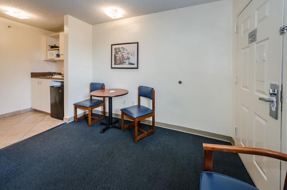 לארגו Tampa Bay Extended Stay Hotel מראה חיצוני תמונה